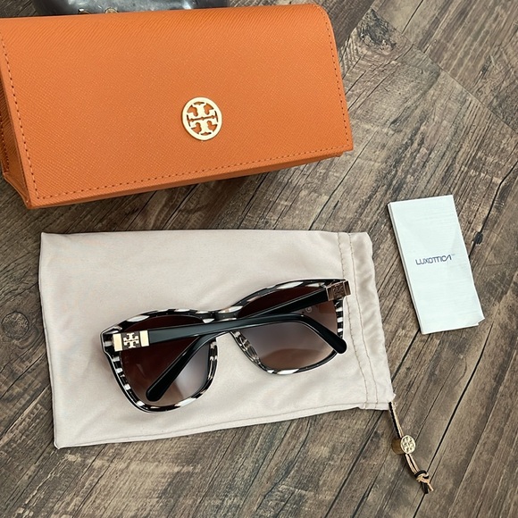 Tory Burch Sunnies✨ - Picture 3 of 16